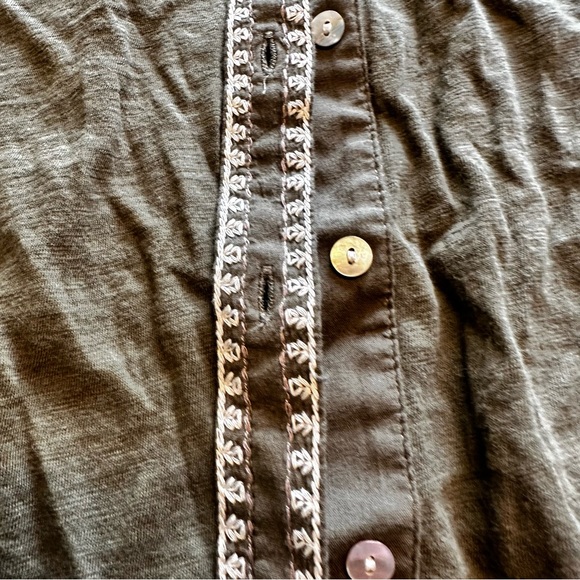 Lucky Brand Small Olive Green and White Embroidered Lightweight Button Down - Picture 2 of 11
